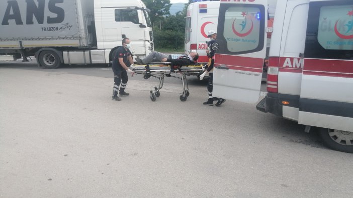 Otomobil Kırmızı Işıkta Bekleyen Minibüse Çarptı: 1 Yaralı