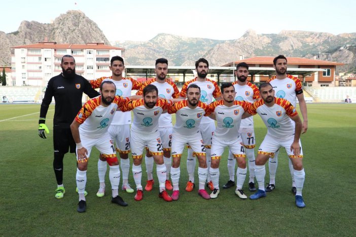 Amasyaspor 1968 Futbolcuları Galibiyeti Oynayarak Kutladı