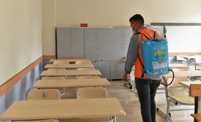 Yks Sınavı Öncesi Okullar Dezenfekte Edildi