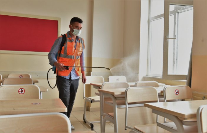 Yks Sınavı Öncesi Okullar Dezenfekte Edildi