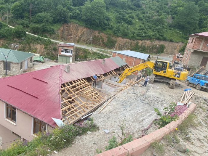 Giresun’da Yol Genişletme Çalışması Sırasında Patlatılan Dinamitler Az Kalsın Faciaya Neden Olacaktı