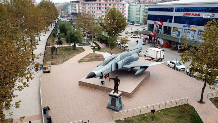 F-4 Savaş Uçağının Olduğu Park İlgi Odağı Oluyor