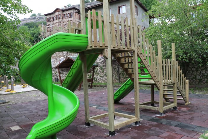 Safranbolu’da Parklardaki Oyun Grupları Yenileniyor
