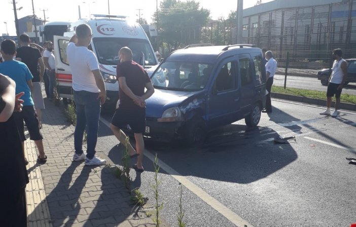Zonguldak’ta Otomobil İle Kamyonet Çarpıştı: 2 Yaralı