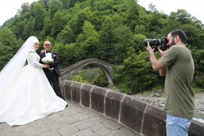 Tarihi Çifte Köprüler Düğün Çekimlerinin Gözde Mekanlarından Biri Haline Geldi