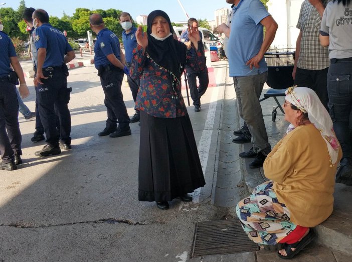Parkta Kalbinden Bıçaklanan 15 Yaşındaki Çocuk Hayatını Kaybetti