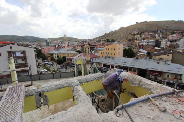 Tarihi Bayburt Kalesi İle Saat Kulesi Bütünleşiyor