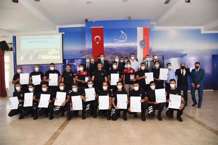 Yunus Polisleri Sertifikalarını Aldı