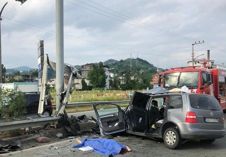 Almanya’dan Rize’ye Tatile Gelen Gurbetçiler Of’ta Kaza Yaptı: 2 Ölü, 4 Yaralı