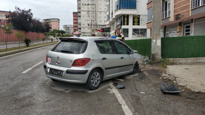 Samsun’da Otomobil Direğe Çarptı: 1 Yaralı