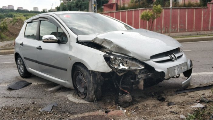 Samsun’da Otomobil Direğe Çarptı: 1 Yaralı