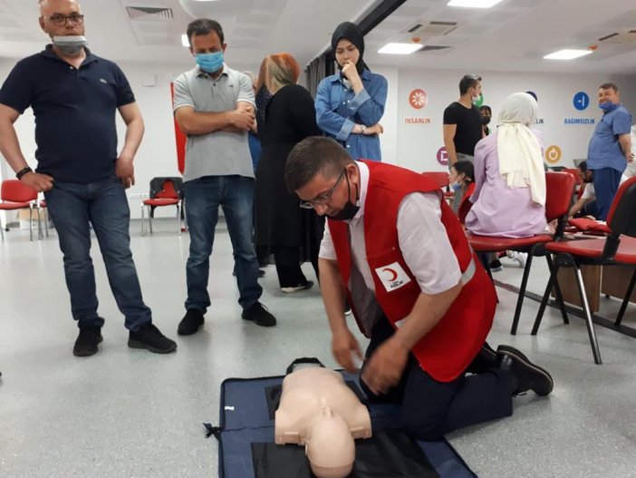 40 Kursiyere Temel İlk Yardım Eğitimi