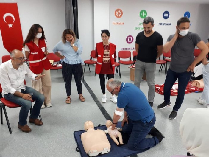 40 Kursiyere Temel İlk Yardım Eğitimi