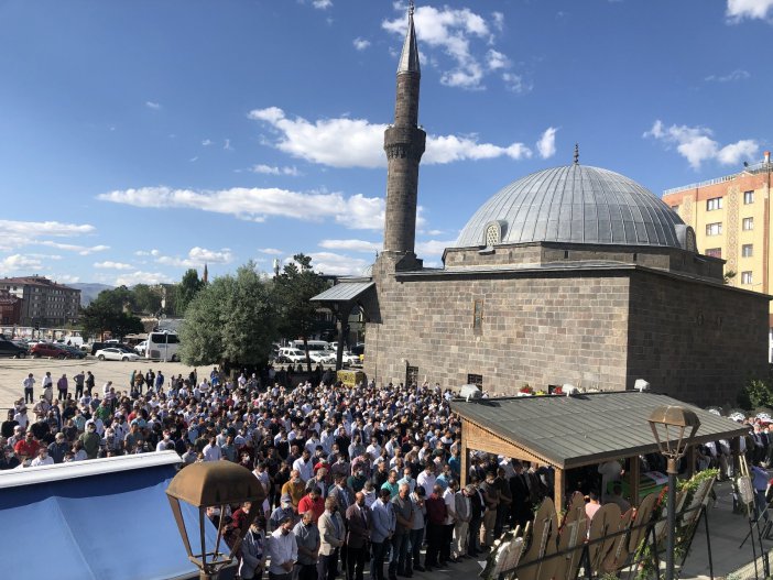 Türsab Kuzeydoğu Anadolu Btk Başkanı Kürşat Özeken Son Yolculuğuna Uğurlandı