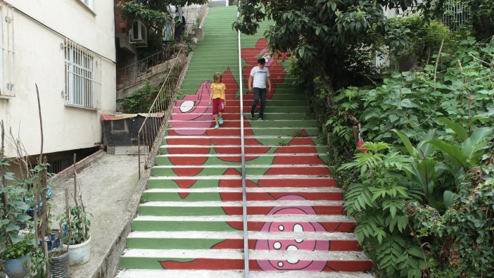 Renkli Merdivenler Kent Estetiğine Değer Kattı