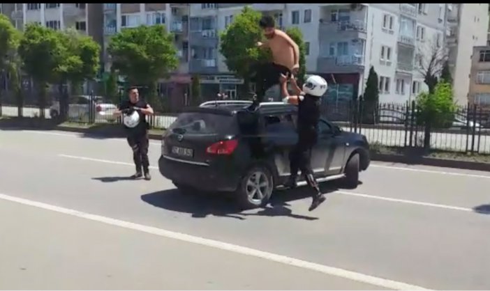 Trafik Ekiplerinden Kaçtı, Karadeniz Sahil Yolu’nu Trafiğe Kapattı