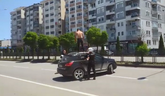 Trafik Ekiplerinden Kaçtı, Karadeniz Sahil Yolu’nu Trafiğe Kapattı