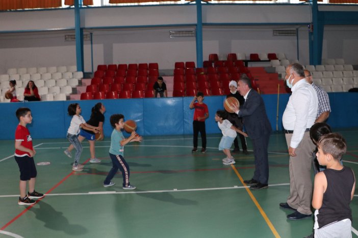Başkan Özdemir: "ilçemize Yüzme Havuzu, Kapalı Spor Salonu, 4 Adet Sentetik Çim Saha Kazandırdık"
