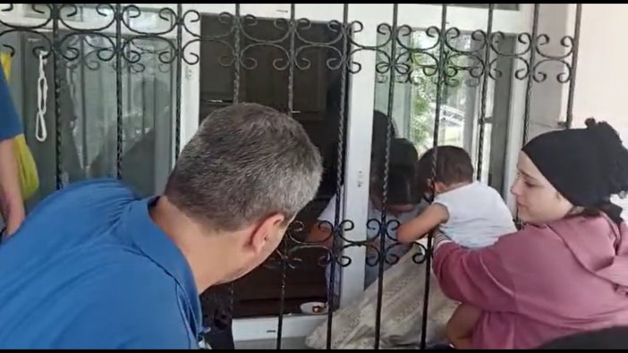 Başı Demir Parmaklıklara Sıkışan Afacanı İtfaiye Kurtardı