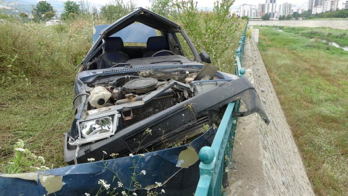 Takla Atıp Hurdaya Dönen Otomobilden Sağ Çıktı