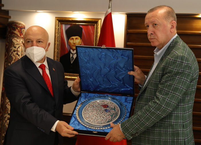 Cumhurbaşkanı Erdoğan Erzurum Büyükşehir Belediyesi’ni Ziyaret Etti