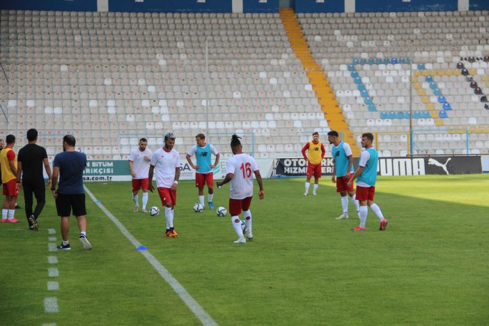 Bb Erzurumspor - Antalyaspor Maçının Hakemleri Stada Gelmedi