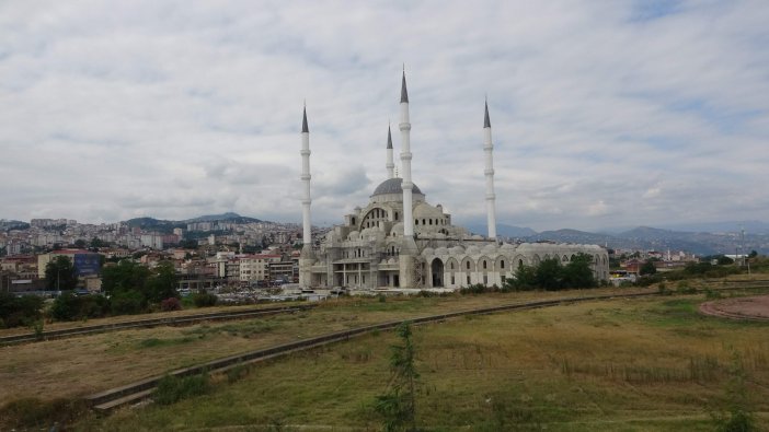 Doğu Karadeniz’in En Büyük Cami Ve Külliyesinin Kaba İnşaatı Tamamlandı