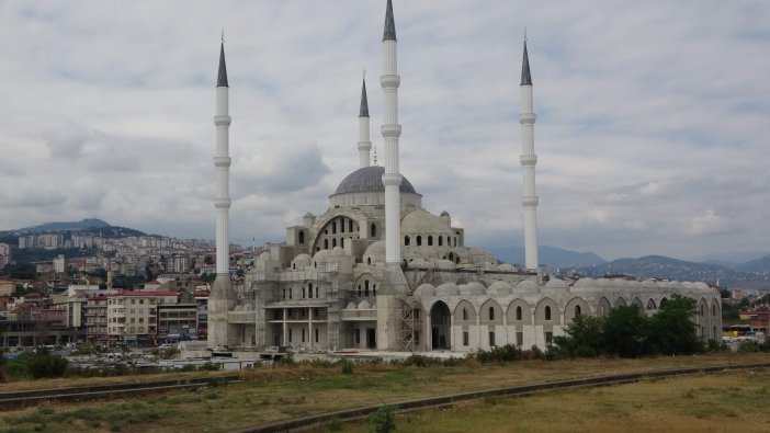 Doğu Karadeniz’in En Büyük Cami Ve Külliyesinin Kaba İnşaatı Tamamlandı