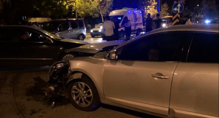 Erzurum’da Servis Minibüsüyle Otomobil Çarpıştı: 3 Yaralı