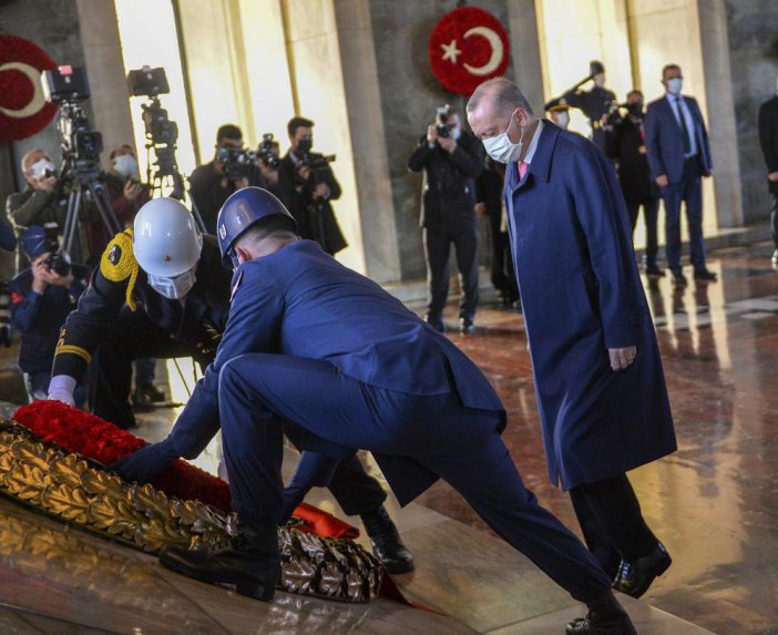 erdogan-anitkabirde-1.jpg