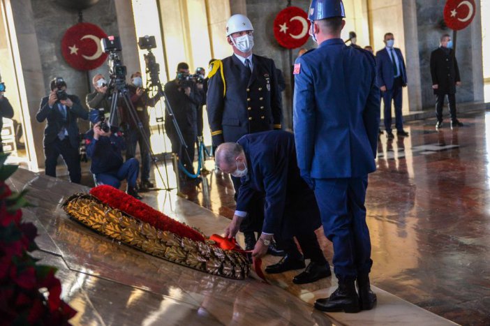 erdogan-anitkabirde-12.jpg