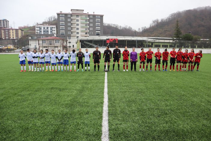 rize-kiz-futbol-1.jpg