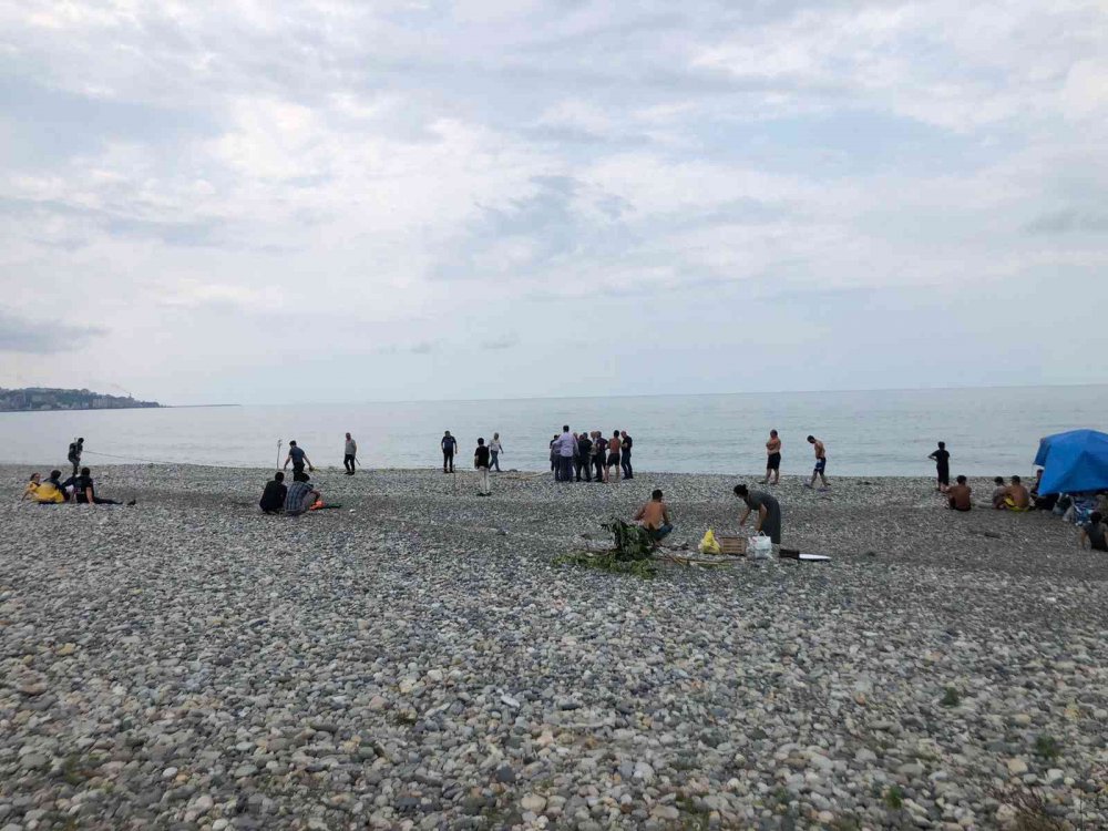 Rize’de Denize Giren 54 Yaşındaki İsmail Pala Boğuldu