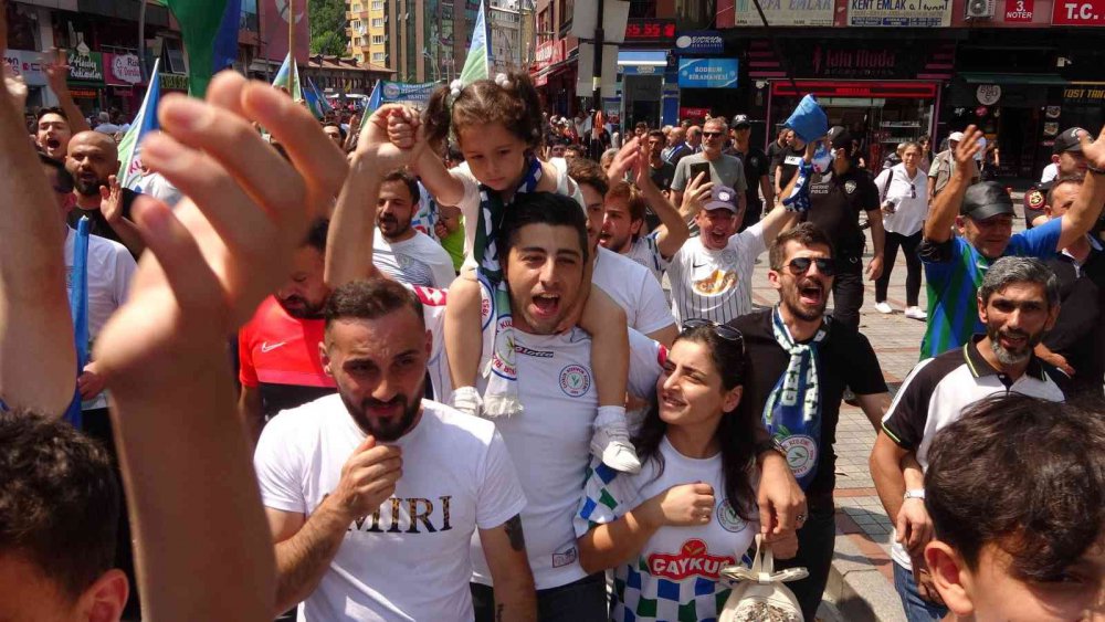 Rize Halkı Çaykur Rizespor Birlik Ve Dayanışma İçin Yürüdü
