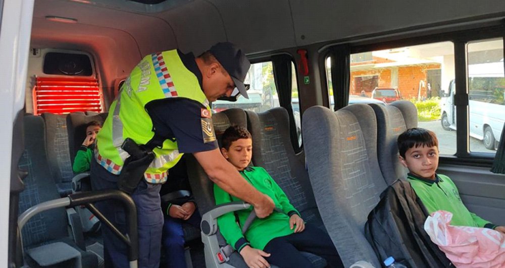 RİZE'DE JANDARMA OKUL SERVİSLERİNİ DENETLEDİ