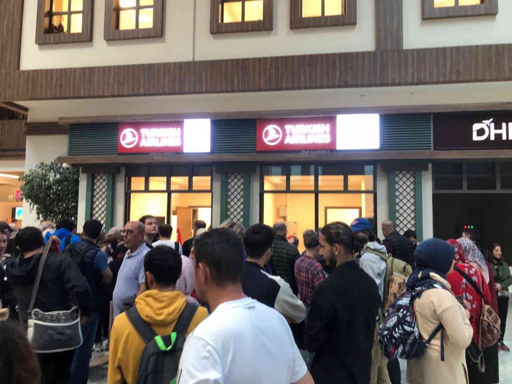 RİZE’DE ŞİDDETLİ YAĞIŞ HAVA ULAŞIMINI OLUMSUZ ETKİLİYOR