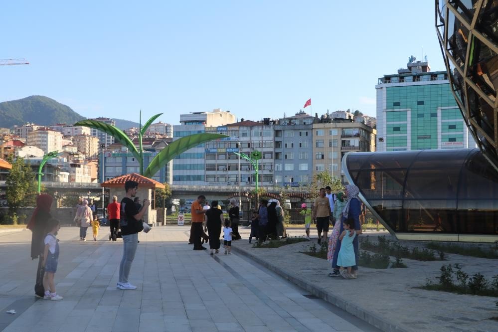 RİZE REKORA KOŞUYOR , 8 AYDA 1 MİLYONDAN FAZLA TURİST GELDİ