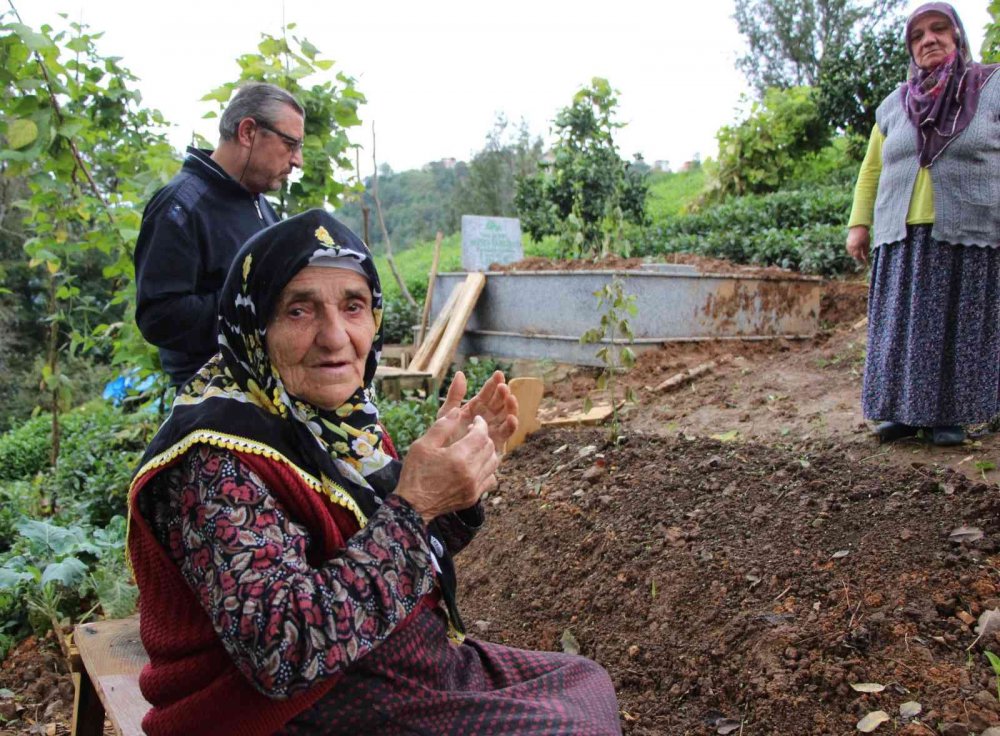 TRABZON / OF  UĞURLU MAHALLESİ'NDE 90 YAŞLARINDAKİ ÜÇ ERKEK KARDEŞ 23 GÜN İÇERİSİNDE VEFAT  ETTİ