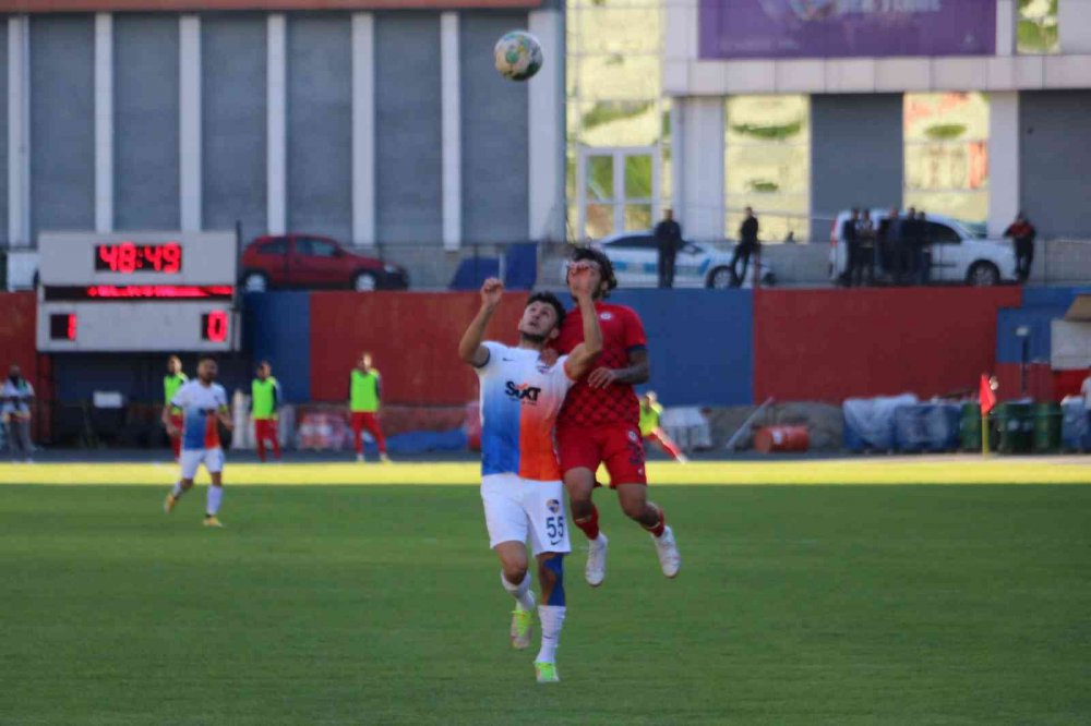 TFF 2.LİG EKİPLERİNDEN ZONGULDAK KÖMÜRSPOR İSKENDERİNSPOR'U 2 - 1 MAĞLUP ETTİ