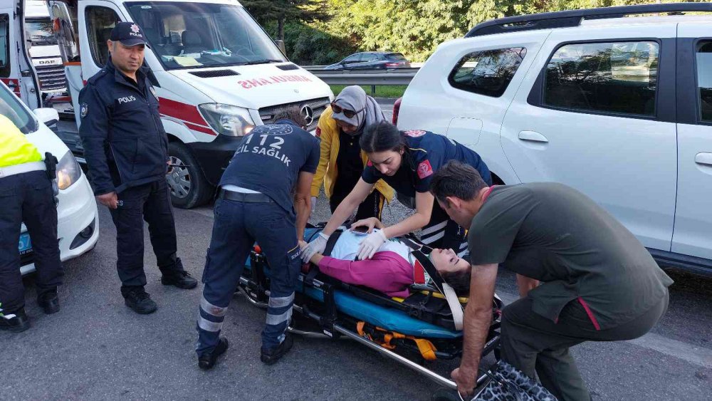 SAMSUN'DA SAĞLIK ÇALIŞANLARININ BULUNDUĞU OTOMOBİL KAMYONLA ÇARPIŞTI: 2’Sİ HEMŞİRE 3 YARALI