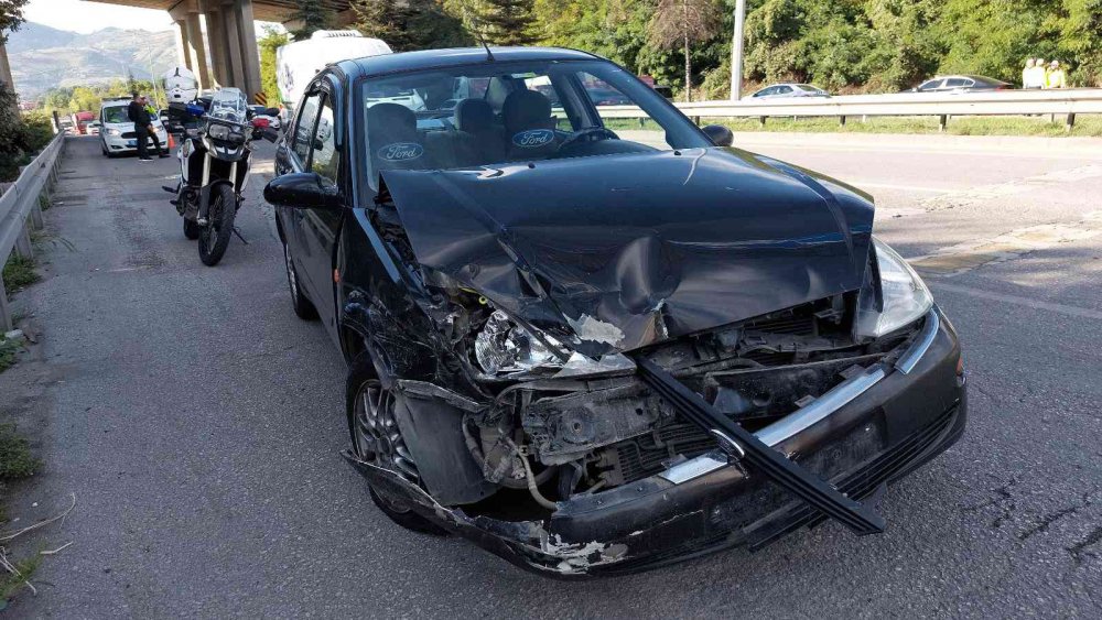 SAMSUN'DA SAĞLIK ÇALIŞANLARININ BULUNDUĞU OTOMOBİL KAMYONLA ÇARPIŞTI: 2’Sİ HEMŞİRE 3 YARALI