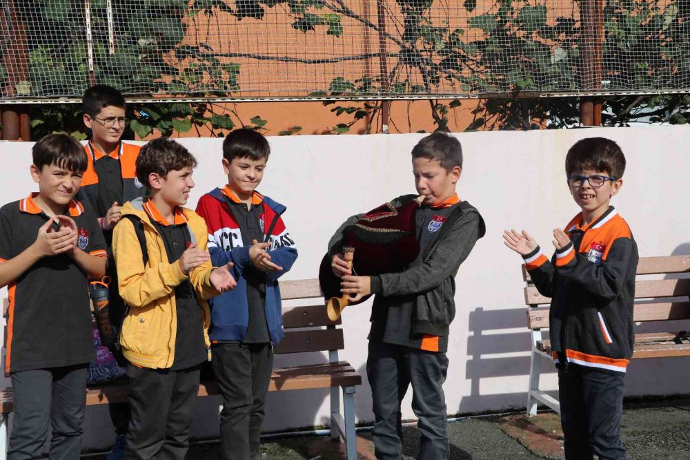 4 YAŞINDA TULUMA MERAK SARARAN RİZELİ ALİ KAYRA KABATAŞ EĞİTİM ALMADAN KENDİ ÇABALARIYLA ÖĞRENEREK ÇALMAYA BAŞLADI