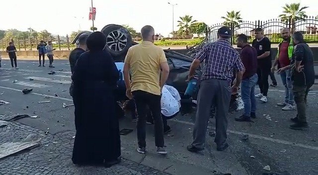 RİZE’DE TAKLA ATAN ARACIN İÇİNDE SIKIŞAN BAYAN SÜRÜCÜ KURTARILDI , SAĞLIK DURUMU İYİ