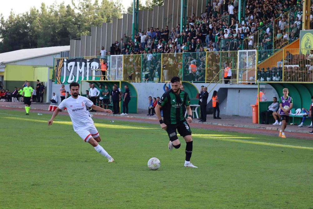 TFF 2. LİG KIRMIZI GRUP 7.HAFTA MAÇINDA KOCAELİSPOR BALIKESİRSPOR BALIKESİREPOR'U 3 - 0 MAĞLUP ETTİ