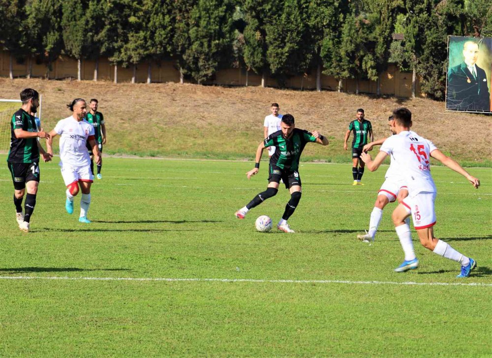 TFF 2. LİG KIRMIZI GRUP 7.HAFTA MAÇINDA KOCAELİSPOR BALIKESİRSPOR BALIKESİREPOR'U 3 - 0 MAĞLUP ETTİ