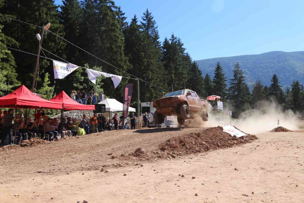 ARTVİN’DE 6.’SI DÜZENLENEN ULUSLARARASI OFF-ROAD YARIŞLARI BÜYÜK HEYECANA SAHNE OLDU