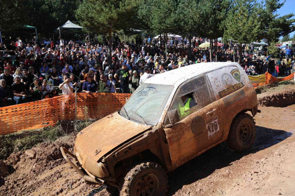 ARTVİN’DE 6.’SI DÜZENLENEN ULUSLARARASI OFF-ROAD YARIŞLARI BÜYÜK HEYECANA SAHNE OLDU