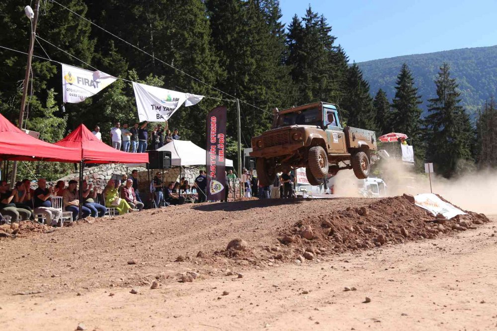 ARTVİN’DE 6.’SI DÜZENLENEN ULUSLARARASI OFF-ROAD YARIŞLARI BÜYÜK HEYECANA SAHNE OLDU