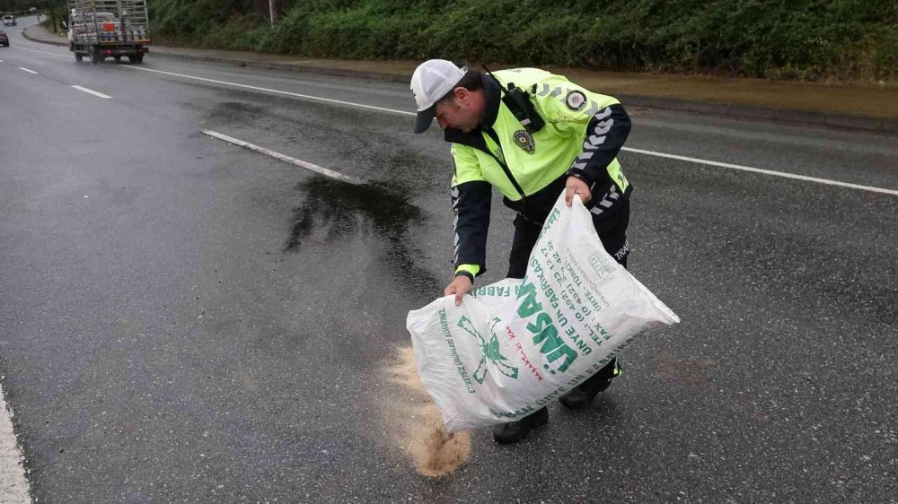 TRABZON'UN AKÇAABAT İLÇESİNDE KAZA YAPARAK TAKLA ATAN ARACIN SÜRÜCÜSÜ KAZAYI BURNU BİLE KANAMADAN ATLATTI