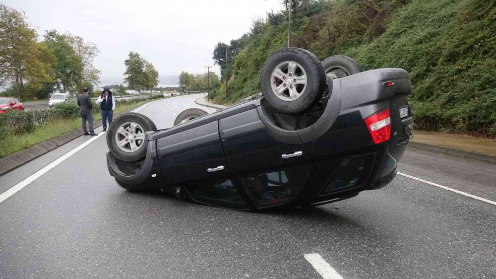 TRABZON'UN AKÇAABAT İLÇESİNDE KAZA YAPARAK TAKLA ATAN ARACIN SÜRÜCÜSÜ KAZAYI BURNU BİLE KANAMADAN ATLATTI